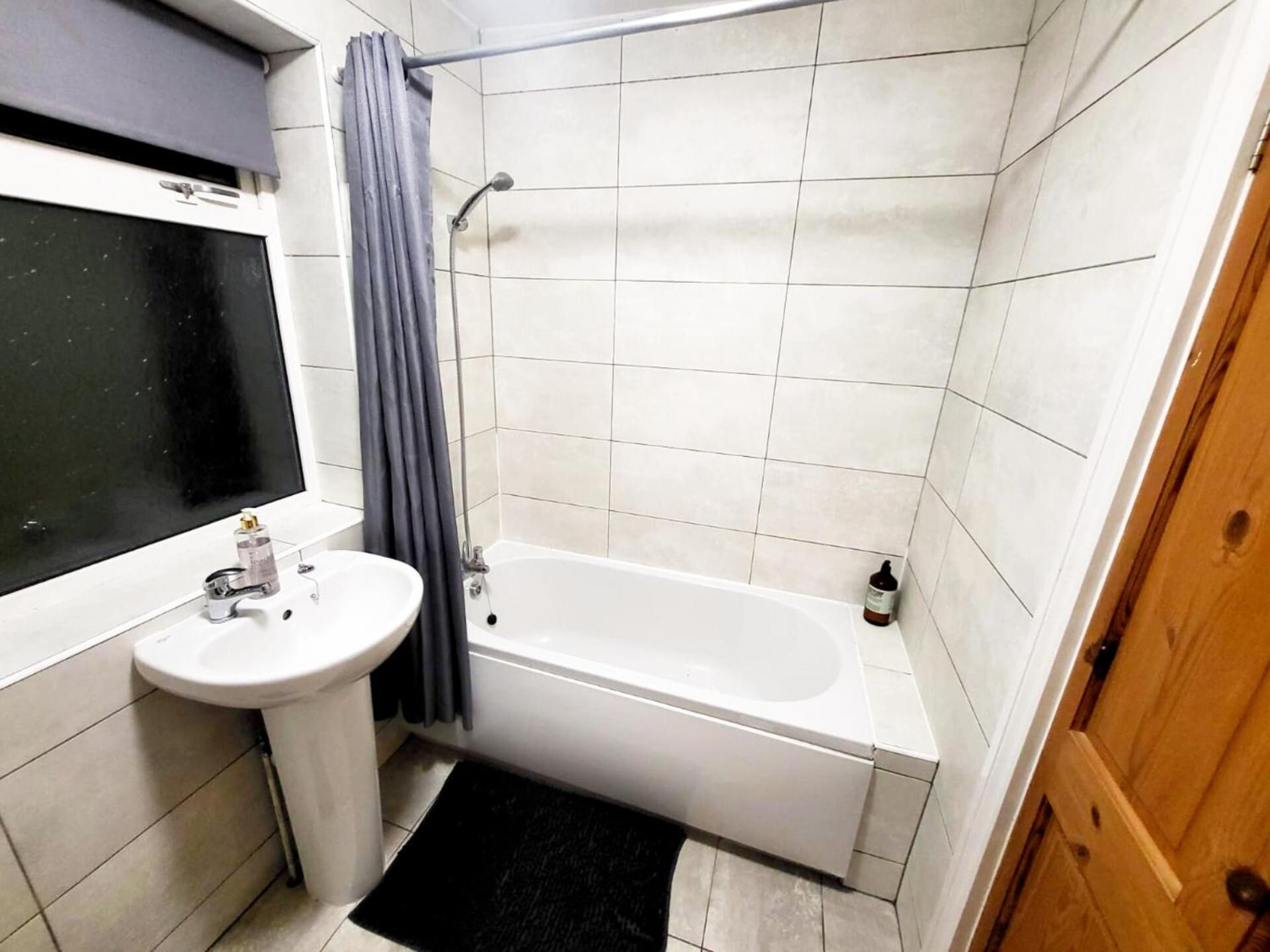 Comfortable Stay - Santuary Кингстън ъпон Хъл Екстериор снимка